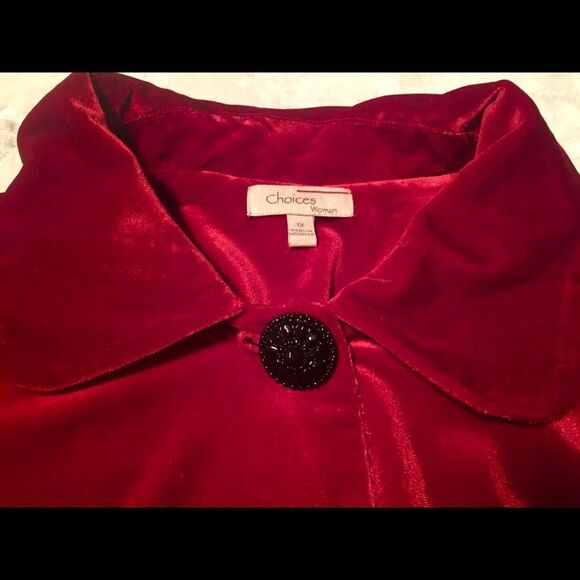 Beautiful velvet red top - Picture 2 of 3